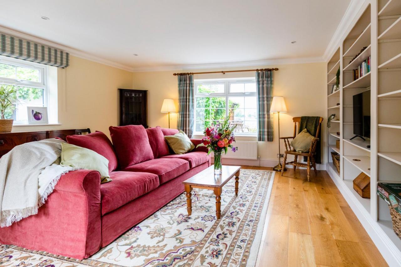 Villa The Honeypot At Newlands In Bury à Bury  Extérieur photo